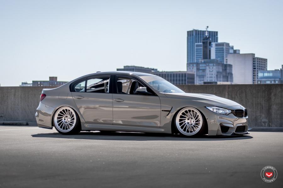  BMW M3 Sedan on Vossen Wheels (LC-106T) 2017 года  (фото 2 из 26)